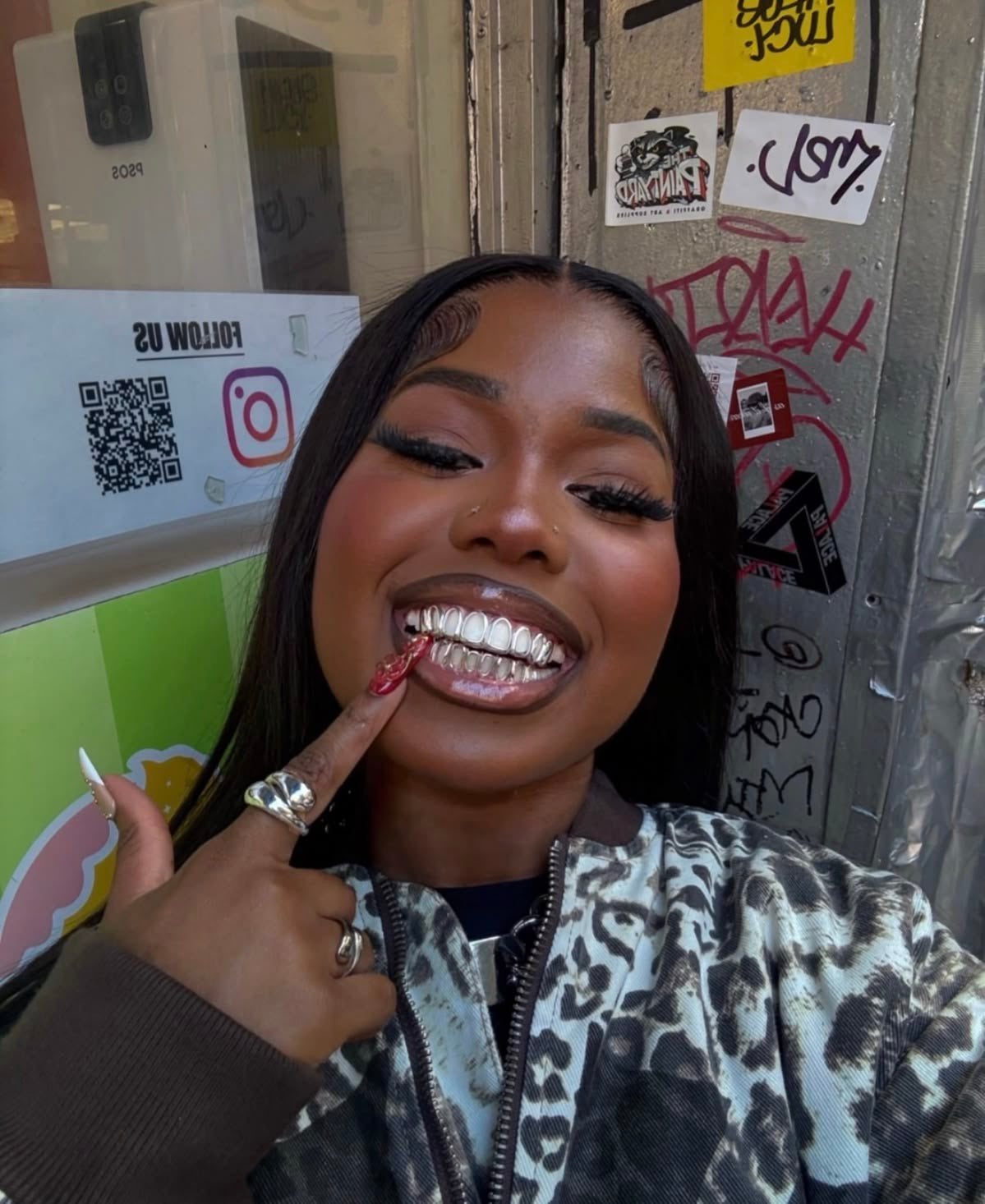 Grillz Valenciennes : Création de grillz sur mesure à distance avec Grillz Worldwide (2026)