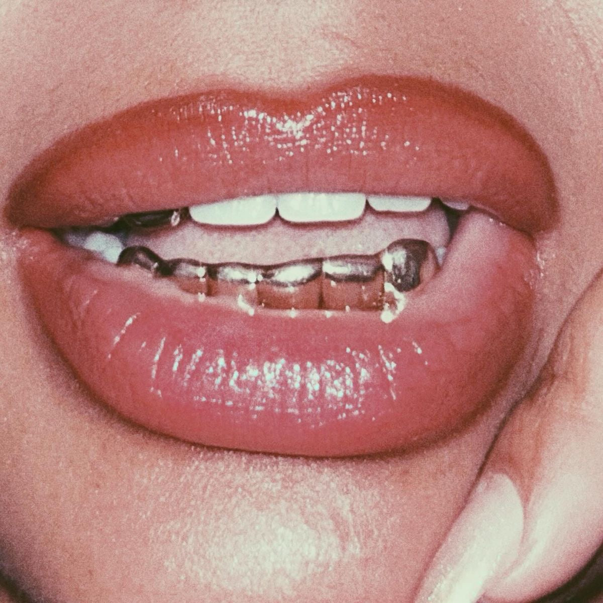 Pourquoi les grillz explosent en Belgique en 2026 ?